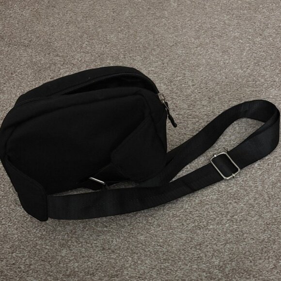 ⭕️SHEIN Black Belt Bag - Picture 6 of 6